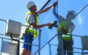 Nettoyage de Vitres et Façades d'Immeubles à Marrakech Expertise et Sécurité en Hauteur